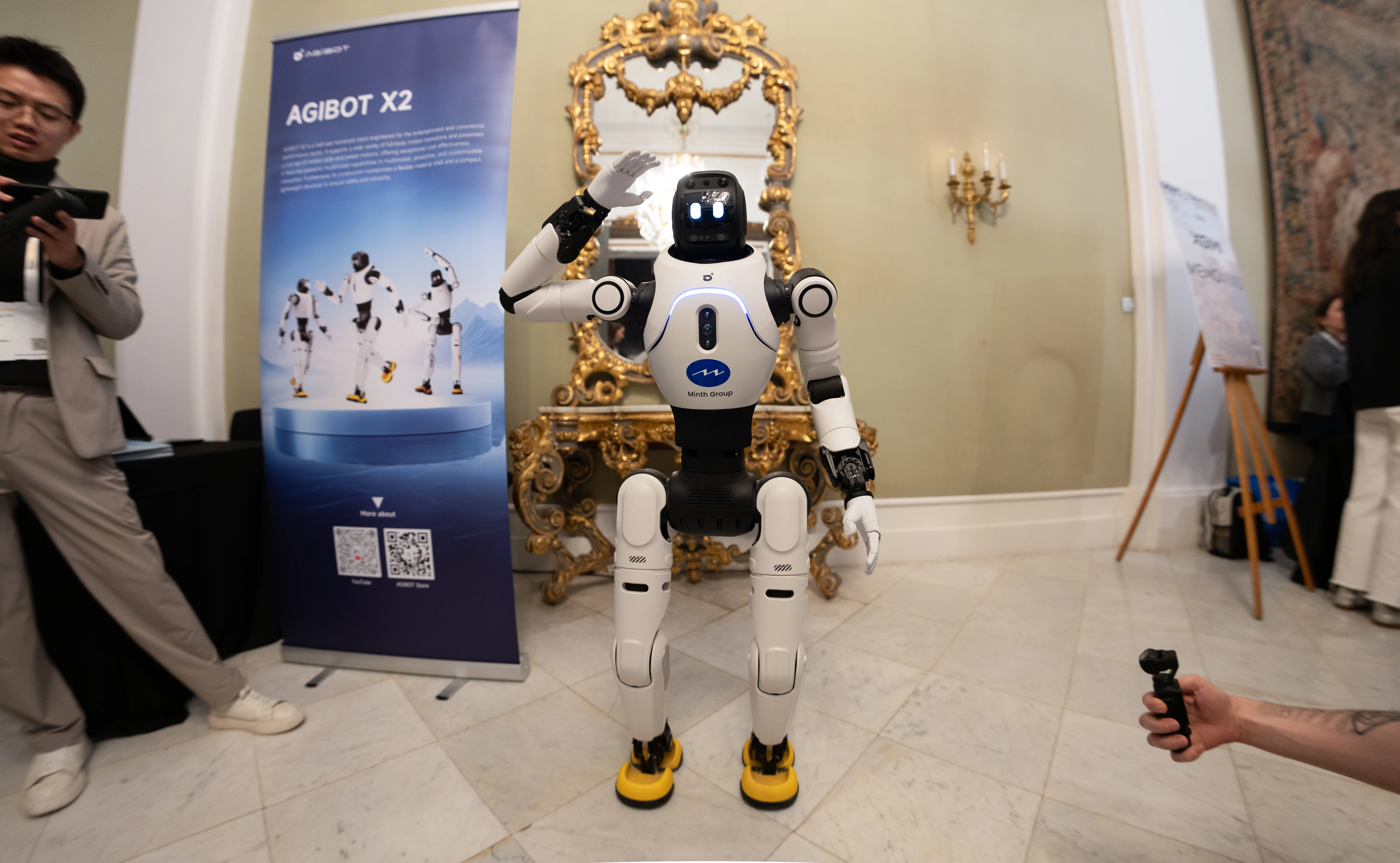 AGIBOT A2
